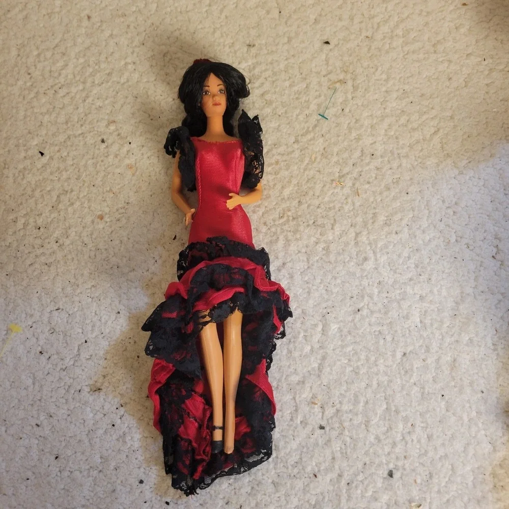 1982 Spanish Barbie Dolls of the World #4031 Red Black Flamenco Dress Vintage